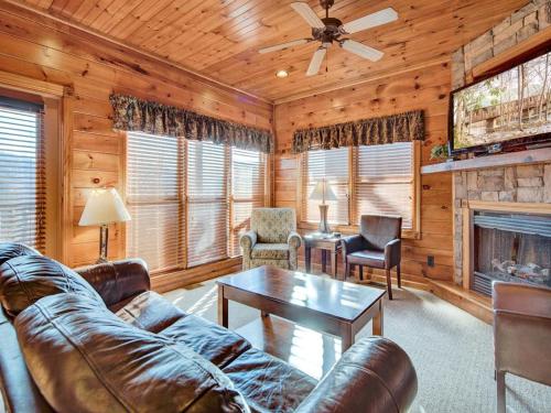Million Dollar View- Two-Bedroom Cabin, Gatlinburg