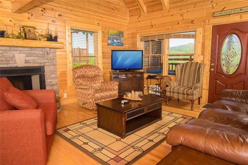 Misty Mountain Hideaway- Three-Bedroom Cabin, Pigeon Forge