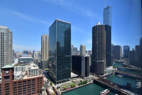 Modern River View Apartment, Chicago