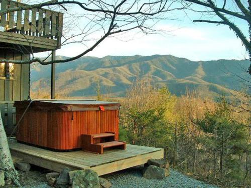 Mountain Top- Two-Bedroom Cabin, Rocky Grove