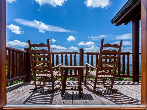 Mountaintop Lodge- 8 Bedroom Cabin, Sevierville