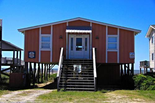 No Wake Zone Home, Oak Island