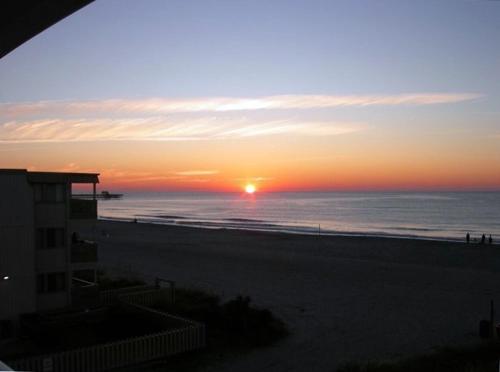 Ocean Front Renovated Beach Condo, Myrtle Beach