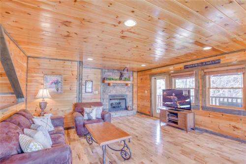 Old Hickory Lodge- Four-Bedroom Cabin, Gatlinburg