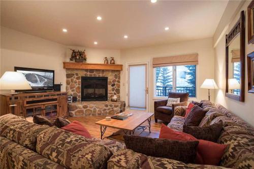 *REDUCED RATES* Heated Pool & Hot Tub ~ Great Location for Winter Activities! On-call Winter Shuttle, Steamboat Springs