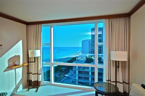 Resort Oceanview Suite, Miami Beach