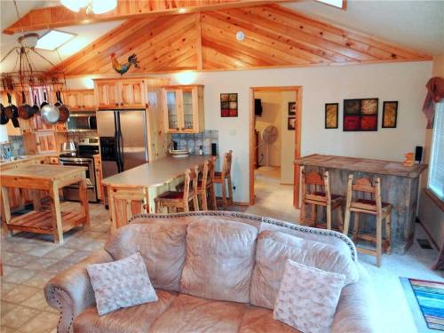 Rettig's Rustic Retreat Three-bedroom Holiday Home, Ruidoso