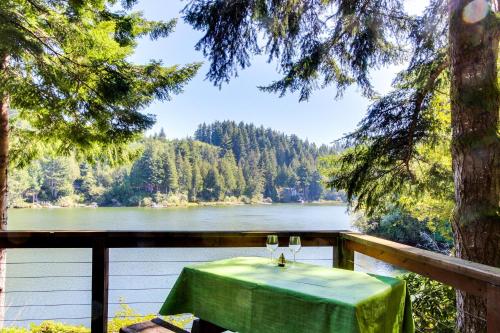 Rustic Retreat on Mercer Lake, Florence