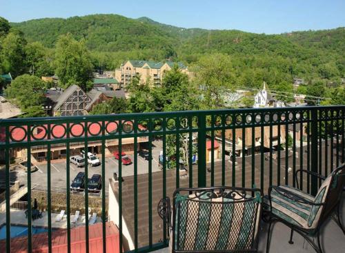 Serenity Now - Two Bedroom Apartment, Gatlinburg