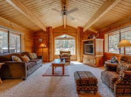 Sisters Tollgate Cabin with Hot Tub & WiFi, Sisters