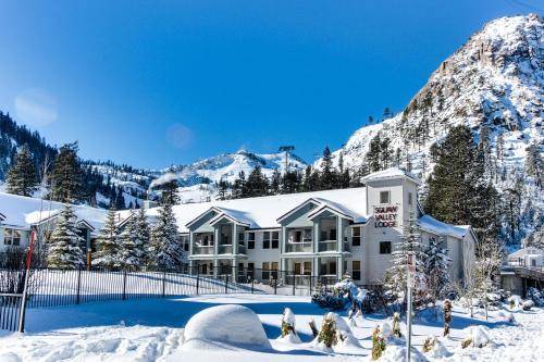 Ski-In Ski-Out Squaw Valley Lodge Slopeside Townhome, Olympic Valley