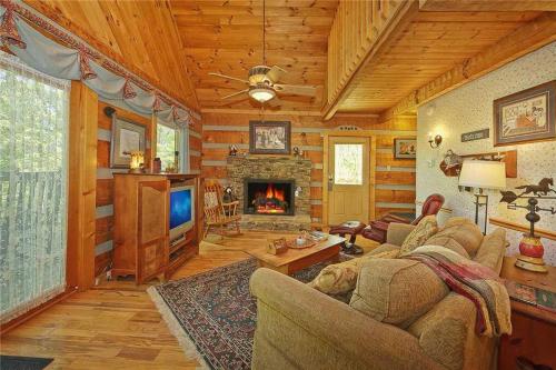Somewhere A Place For Us- Two-Bedroom Cabin, Sevierville