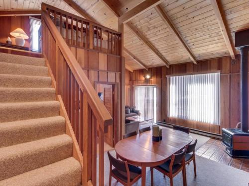 Squaw Peak Family Condo, Alpine Meadows