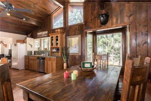 Upper Canyon Cabin Three-bedroom Holiday Home, Ruidoso