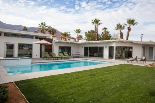 Villa Annika - Beautiful Villa with Large Pool and Spa, Palm Springs