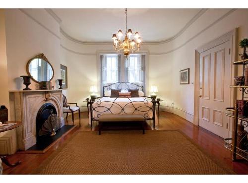 Wilkes House - One-Bedroom, Savannah