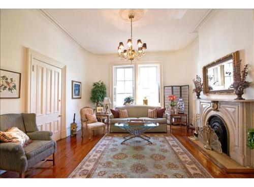 Wilkes Pied-a-terre - One-Bedroom, Savannah