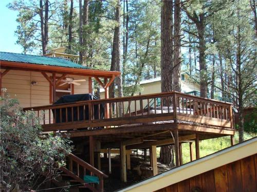 Winterfell Two-bedroom Holiday Home, Ruidoso