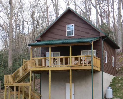 Wolf Creek Lake Cabin - Windy Hollow, Wolf Mountain