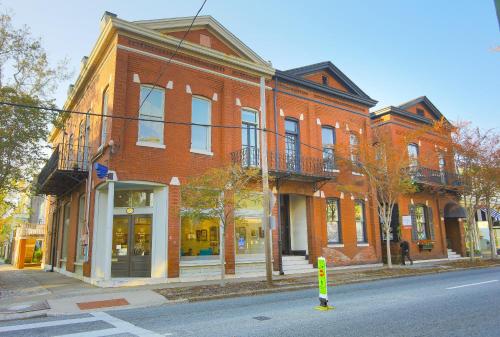 Gallery 417 - Two-Bedroom, Savannah