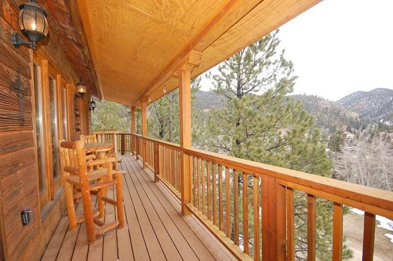 The Timber Crest Retreat, Red River